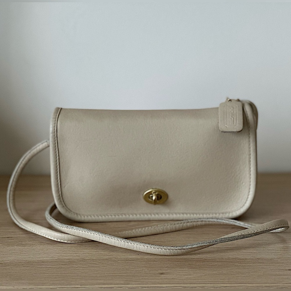 Vintage Coach Dinky Leather Bone Crossbody
Shoulder Bag 0150-048